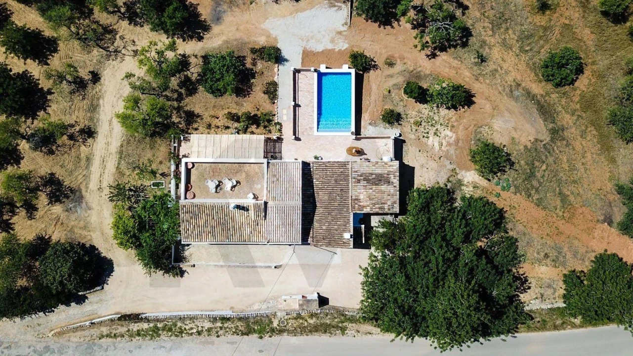 Moradia T4 para Venda em Santa Barbara de Nexe Foto 6