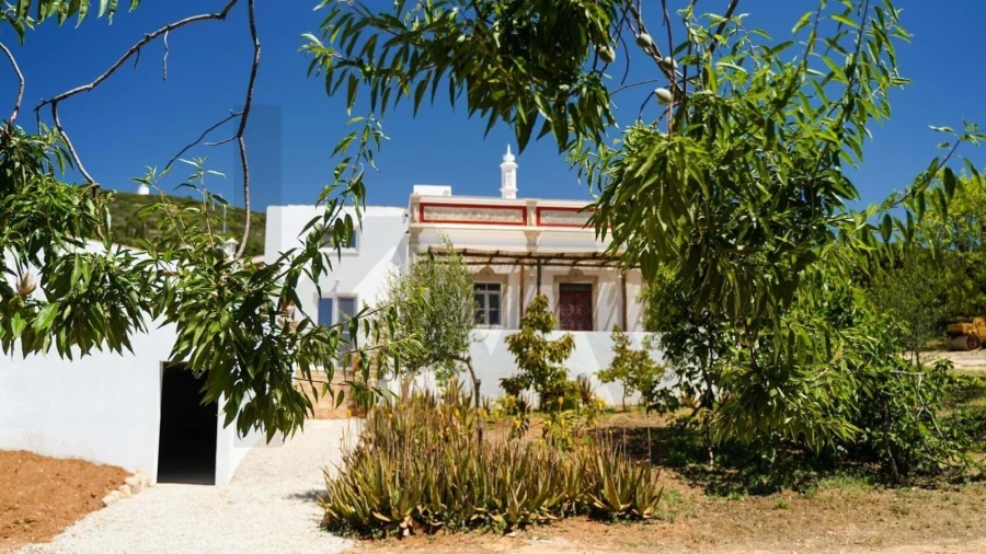 Moradia T4 para Venda em Santa Barbara de Nexe Foto 48