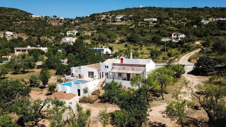 Moradia T4 para Venda em Santa Barbara de Nexe Foto 5