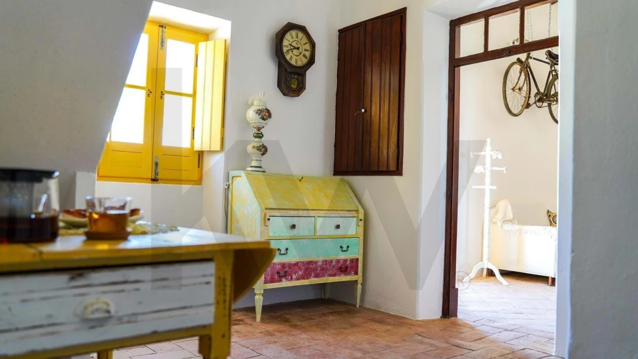 Moradia T4 para Venda em Santa Barbara de Nexe Foto 3