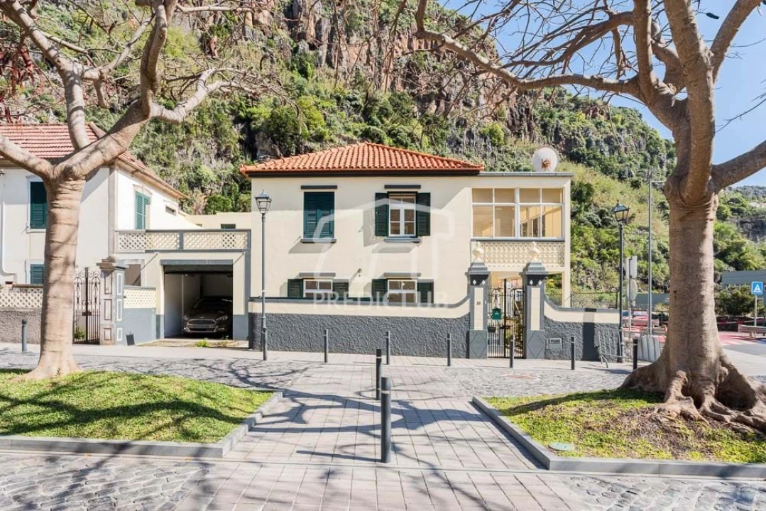 Moradia T4 para Venda em Ribeira Brava Foto 5