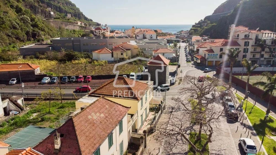 Moradia T4 para Venda em Ribeira Brava Foto 4