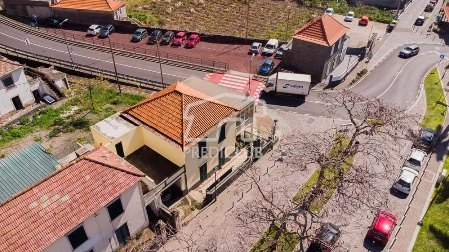 Moradia T4 para Venda em Ribeira Brava Foto 2