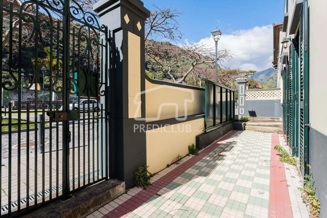 Moradia T4 para Venda em Ribeira Brava Foto 8