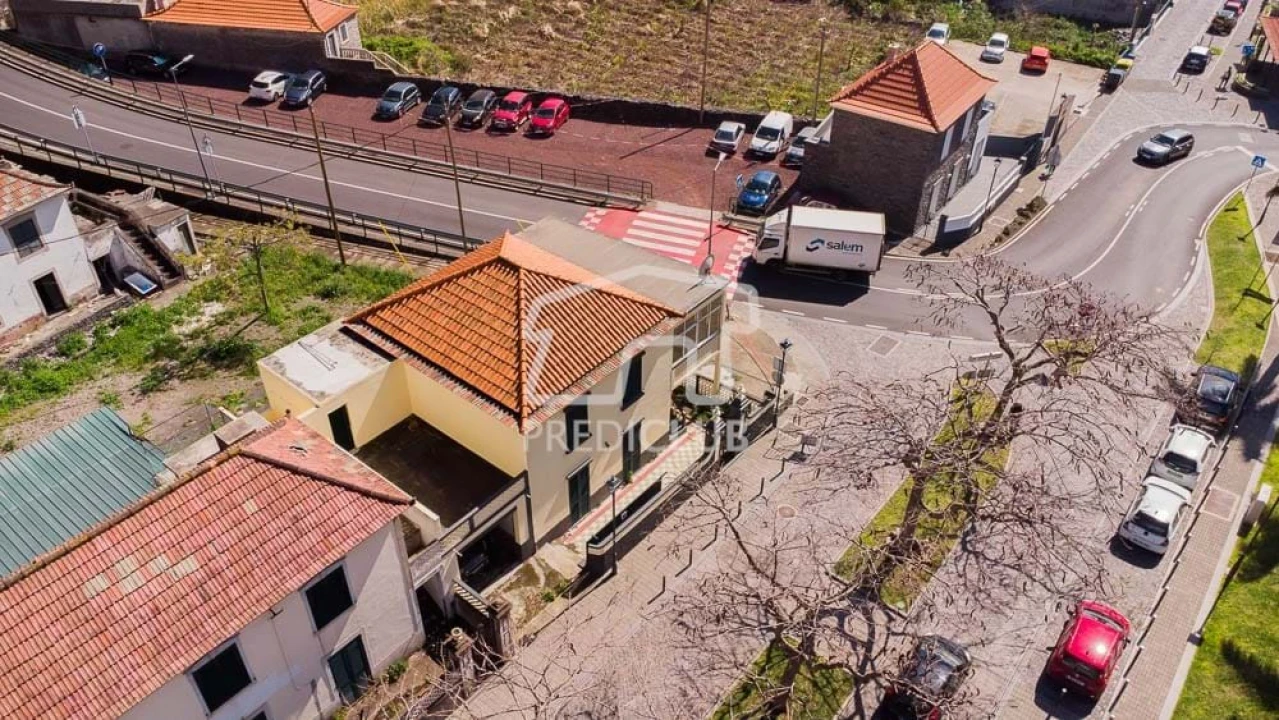 Moradia T4 para Venda em Ribeira Brava Foto 2