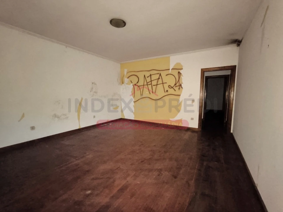 Moradia T5 para Venda em Sangalhos Foto 30