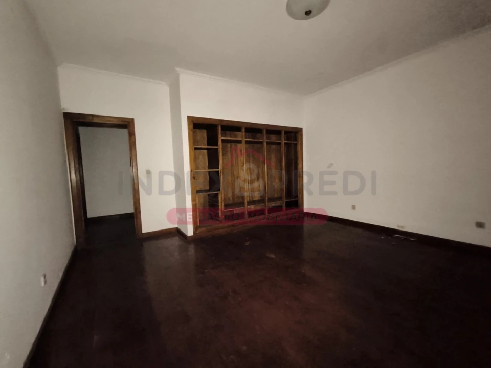 Moradia T5 para Venda em Sangalhos Foto 6