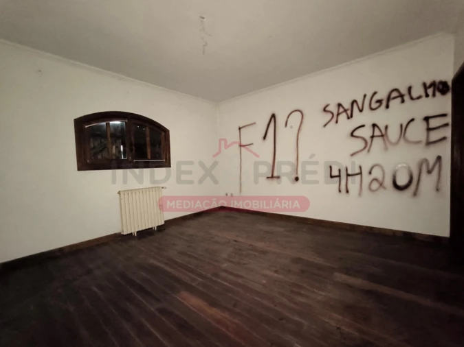 Moradia T5 para Venda em Sangalhos Foto 28