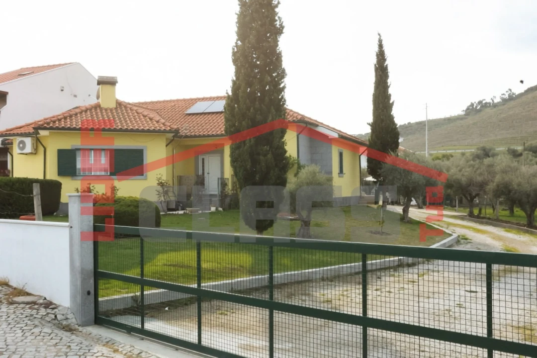 Moradia T3 para Venda em Assares e Lodões Foto 1