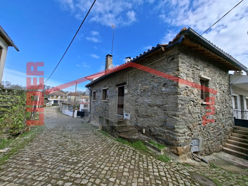 Moradia T2 para Venda em Baçal Foto 3