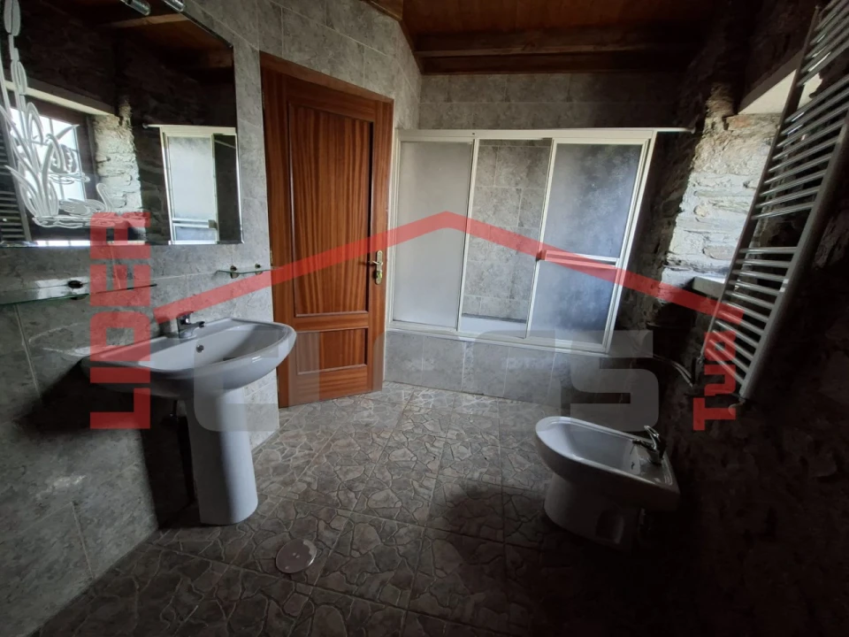 Moradia T2 para Venda em Baçal Foto 8