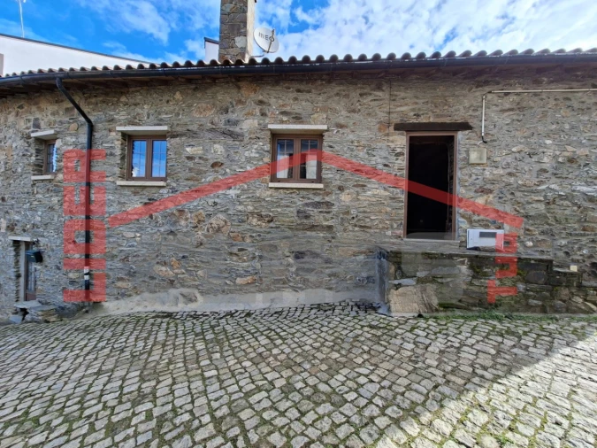 Moradia T2 para Venda em Baçal Foto 1