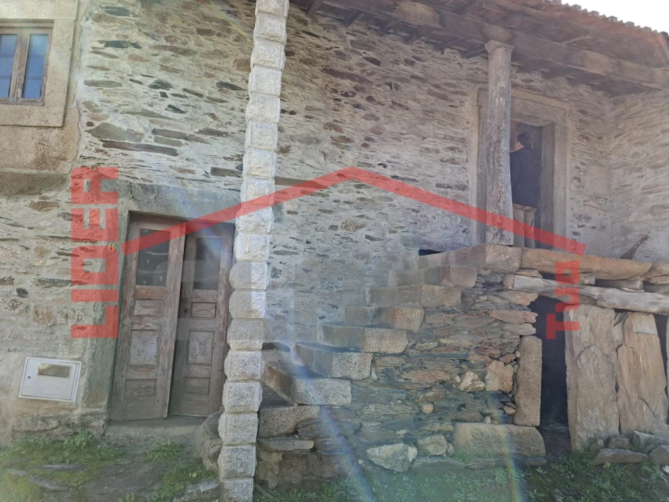 Moradia T2 para Venda em Silva e Águas Vivas Foto 3