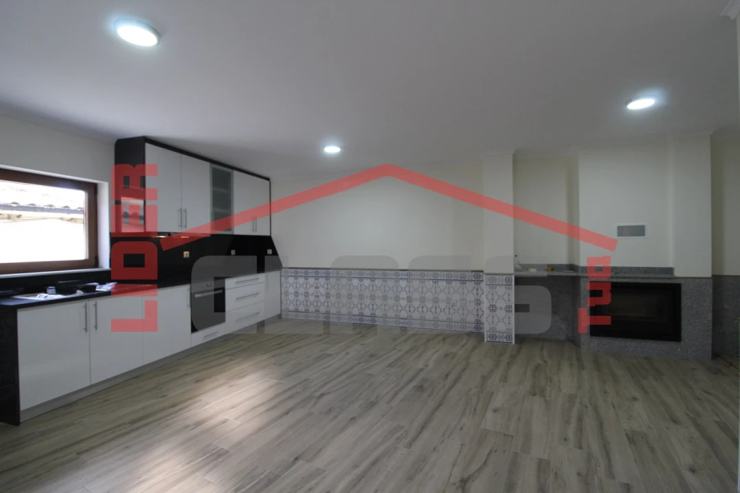 Moradia T3 para Venda em Lombo Foto 4