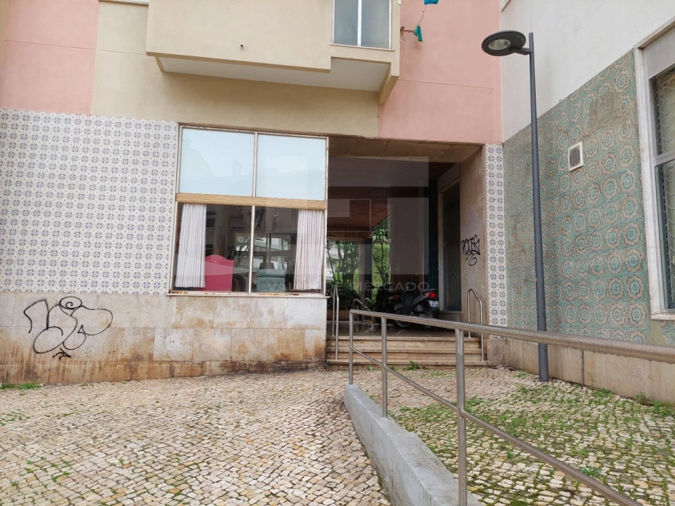 Loja para Arrendamento em Algés, Linda-A-Velha e Cruz Quebrada-Dafundo Foto 2