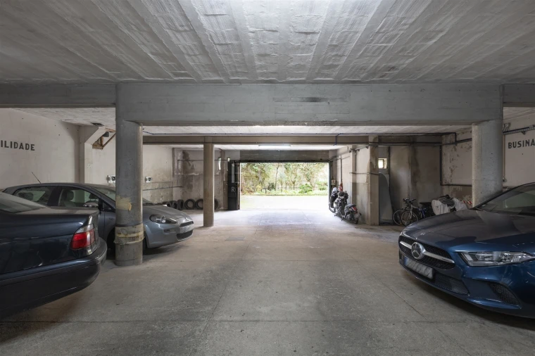 Garagem para Venda em Aldoar, Foz do Douro e Nevogilde Foto 1