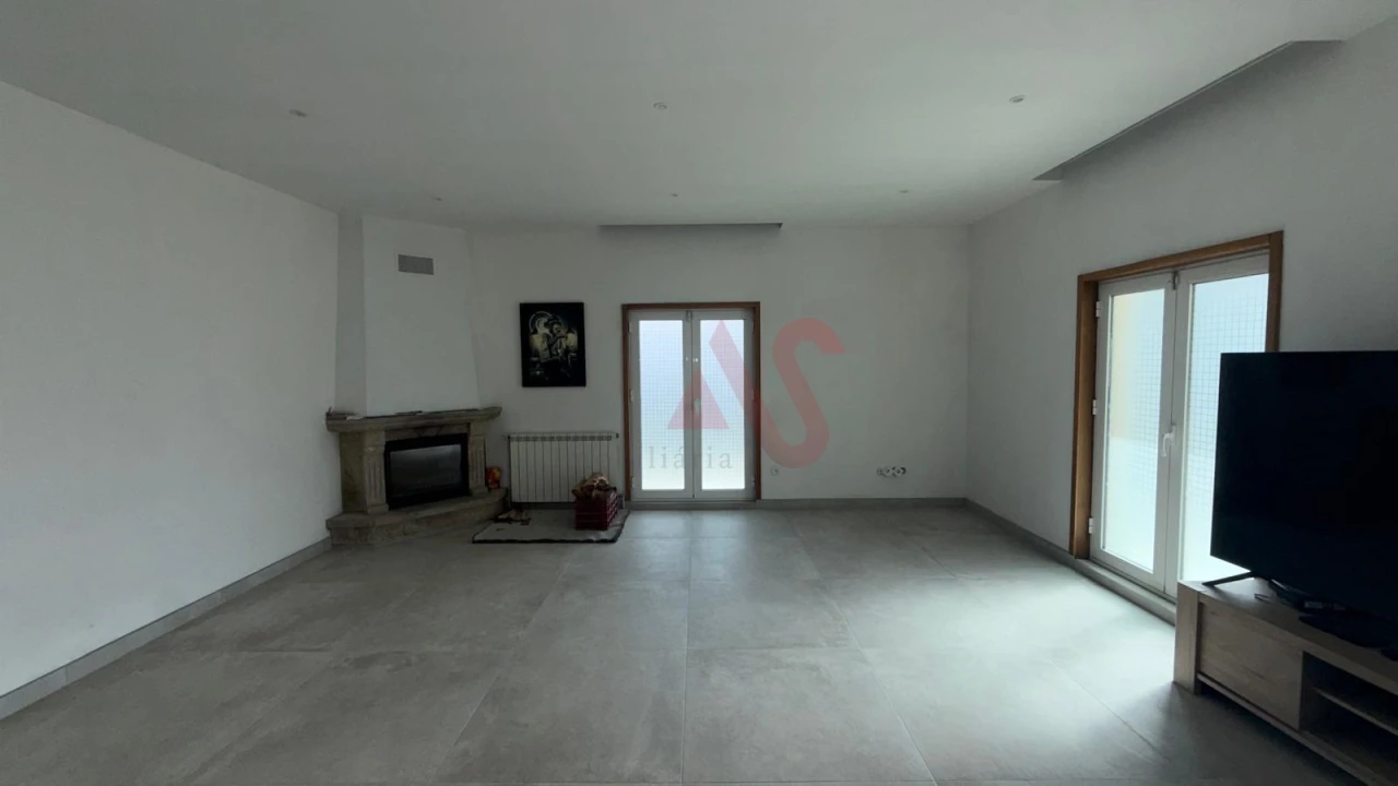 Moradia T3 para Venda em Idães Foto 12