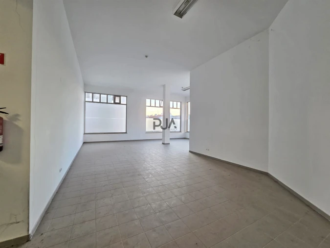 Loja para Arrendamento em Viseu Foto 1