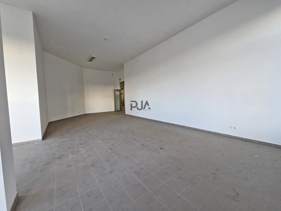 Loja para Arrendamento em Viseu Foto 4