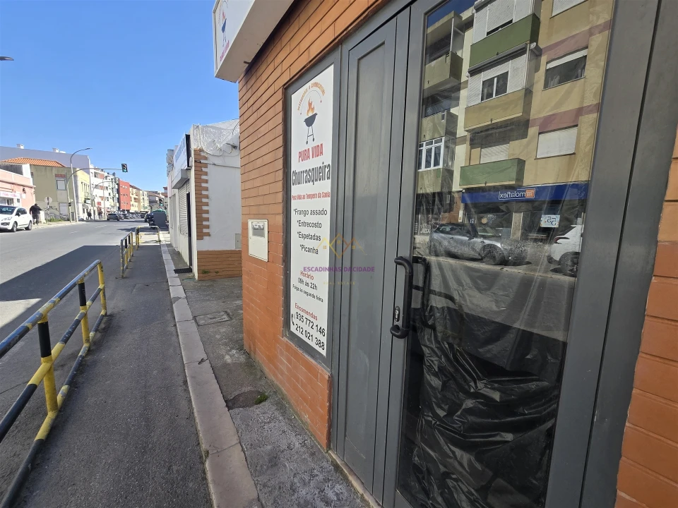 Loja para Arrendamento em Alto do Seixalinho, Santo André e Verderena Foto 27