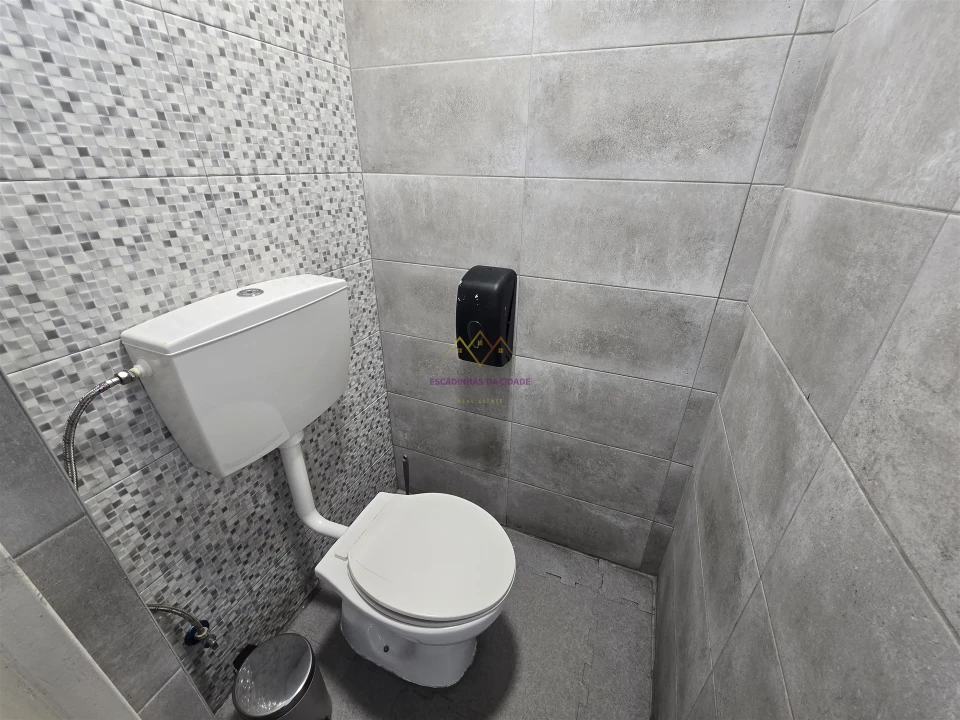 Loja para Arrendamento em Alto do Seixalinho, Santo André e Verderena Foto 23