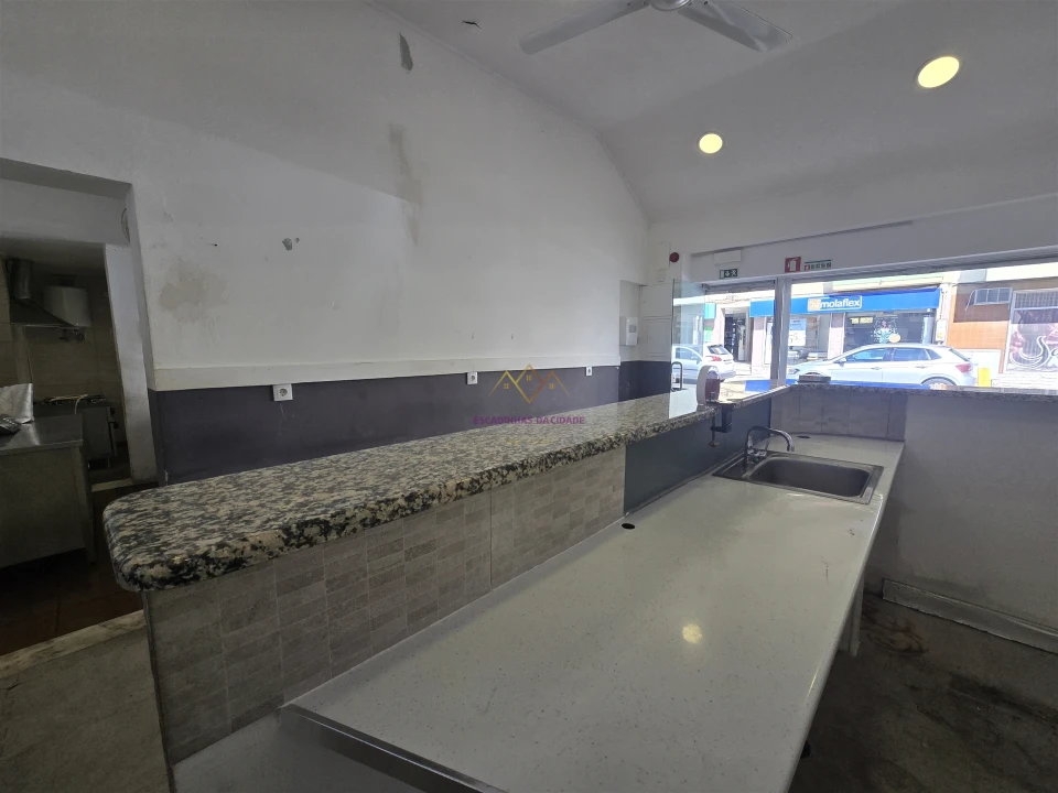 Loja para Arrendamento em Alto do Seixalinho, Santo André e Verderena Foto 8