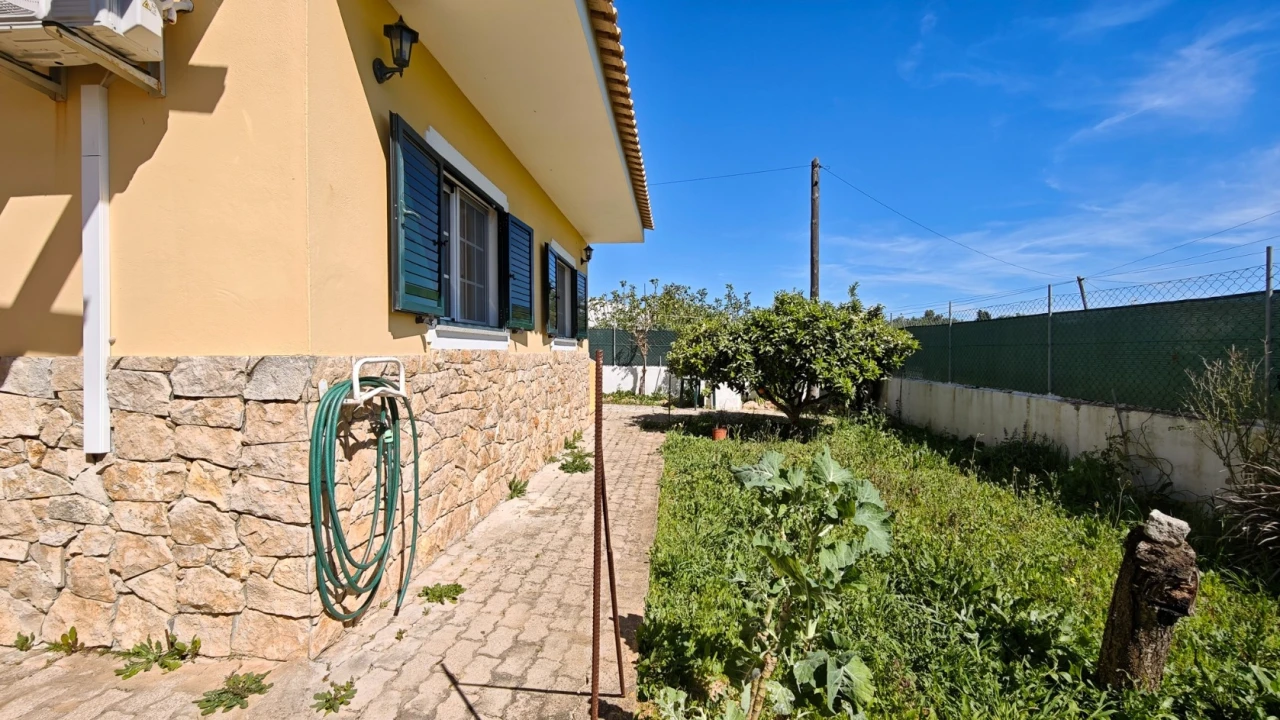 Moradia T3 para Venda em Guia Foto 30