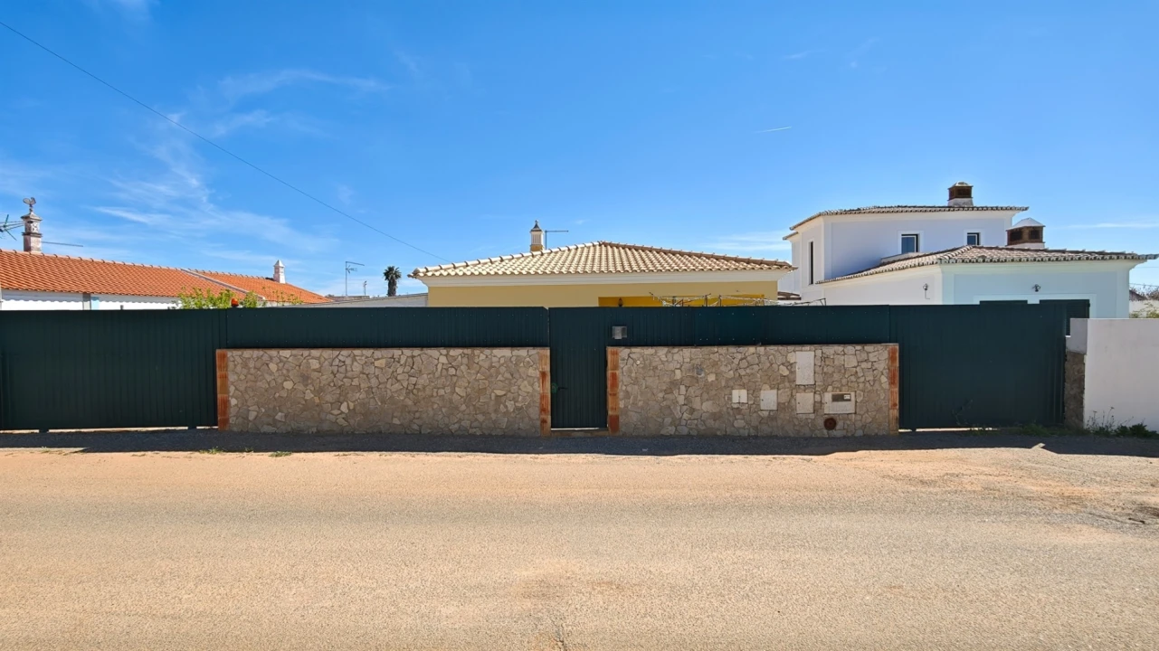 Moradia T3 para Venda em Guia Foto 2