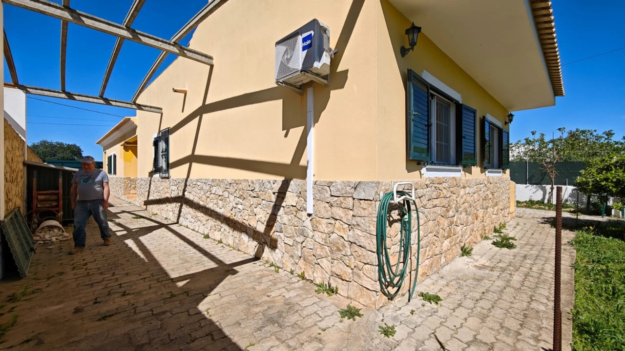 Moradia T3 para Venda em Guia Foto 31