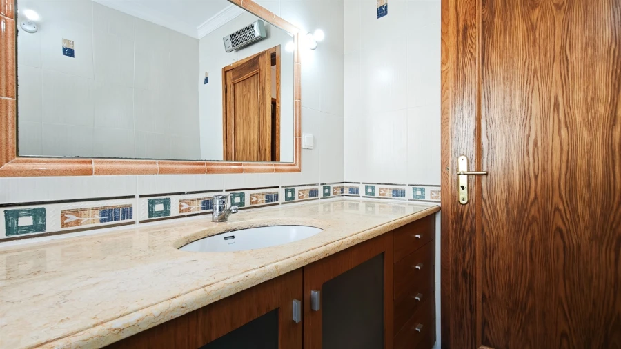 Moradia T3 para Venda em Guia Foto 20