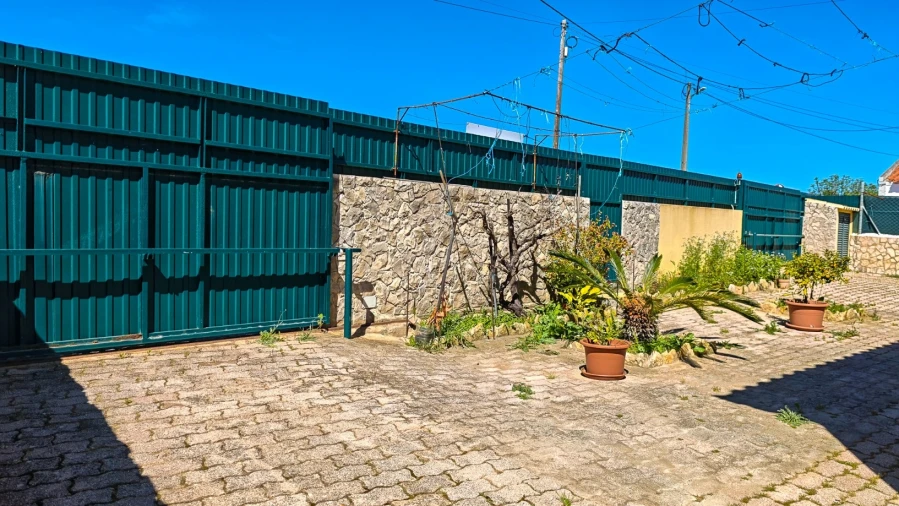 Moradia T3 para Venda em Guia Foto 42