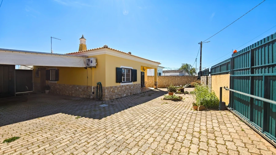 Moradia T3 para Venda em Guia Foto 24