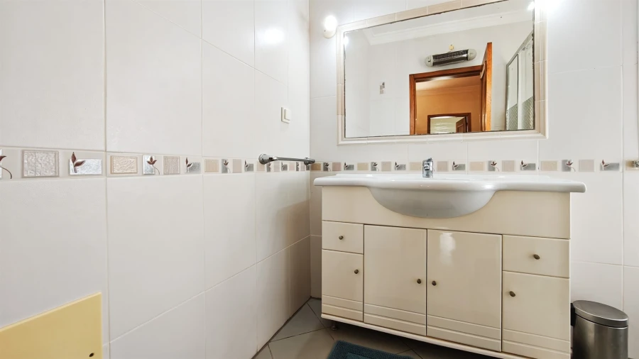 Moradia T3 para Venda em Guia Foto 12