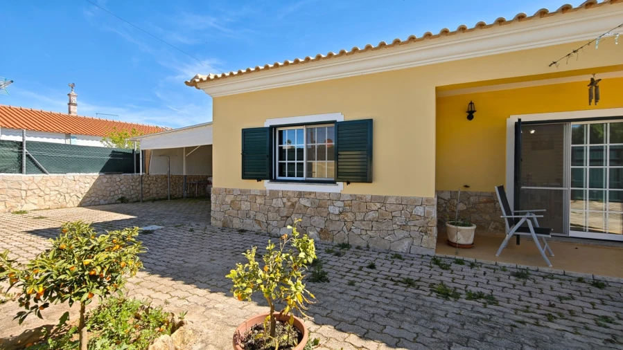 Moradia T3 para Venda em Guia Foto 26