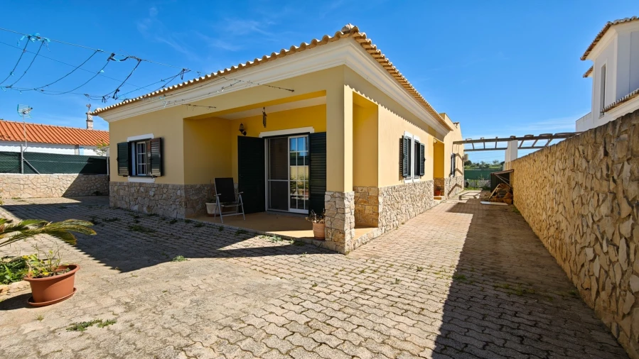 Moradia T3 para Venda em Guia Foto 28