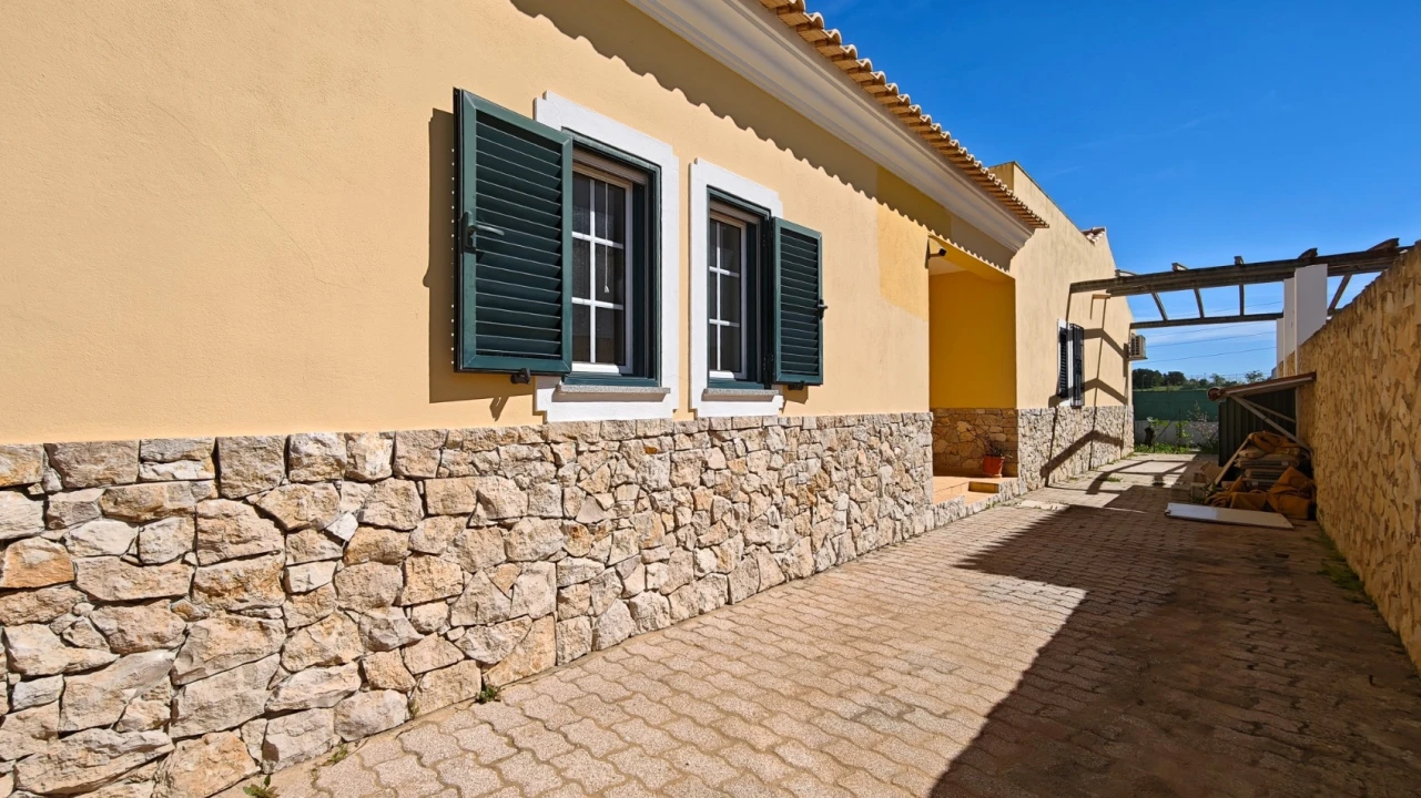 Moradia T3 para Venda em Guia Foto 29