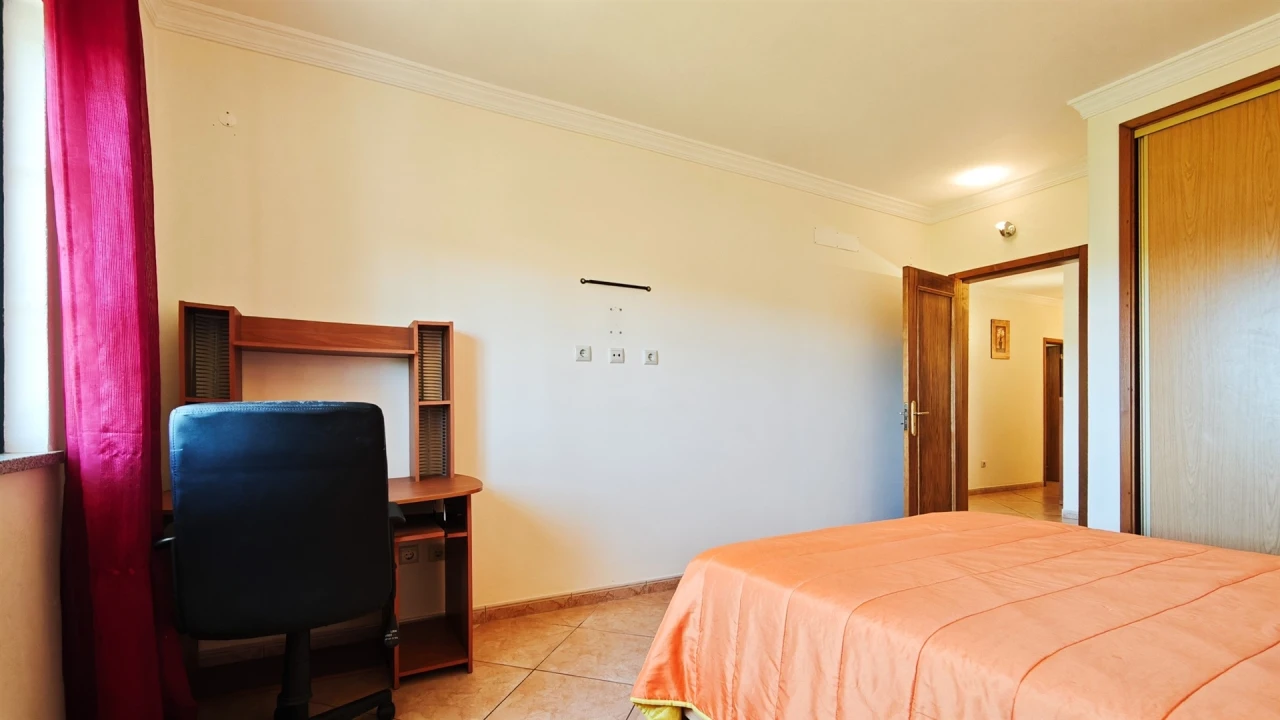 Moradia T3 para Venda em Guia Foto 18