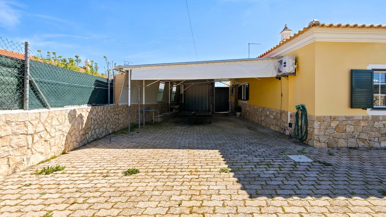 Moradia T3 para Venda em Guia Foto 25