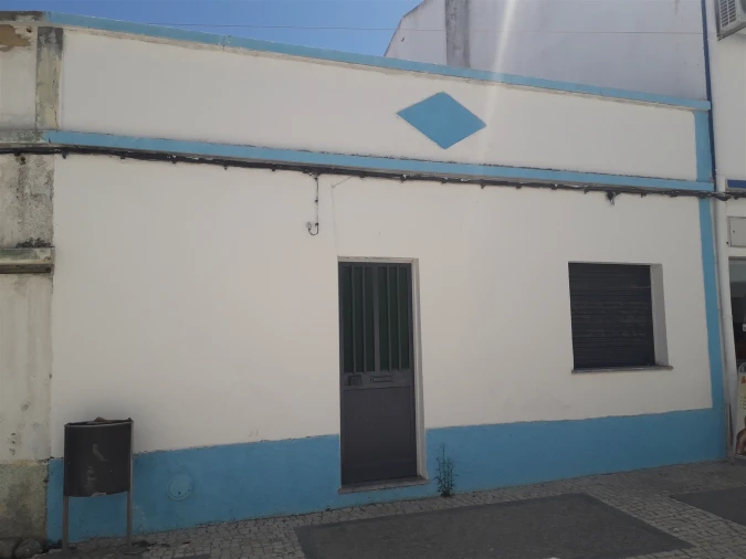 Moradia T1 para Arrendamento em Almodôvar e Graça dos Padrões