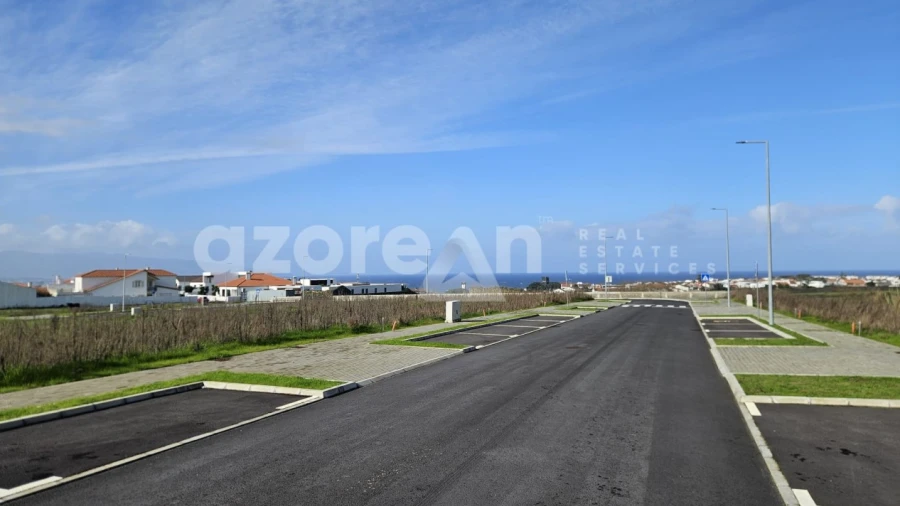 Terreno para Venda em Ribeira Grande (Matriz)