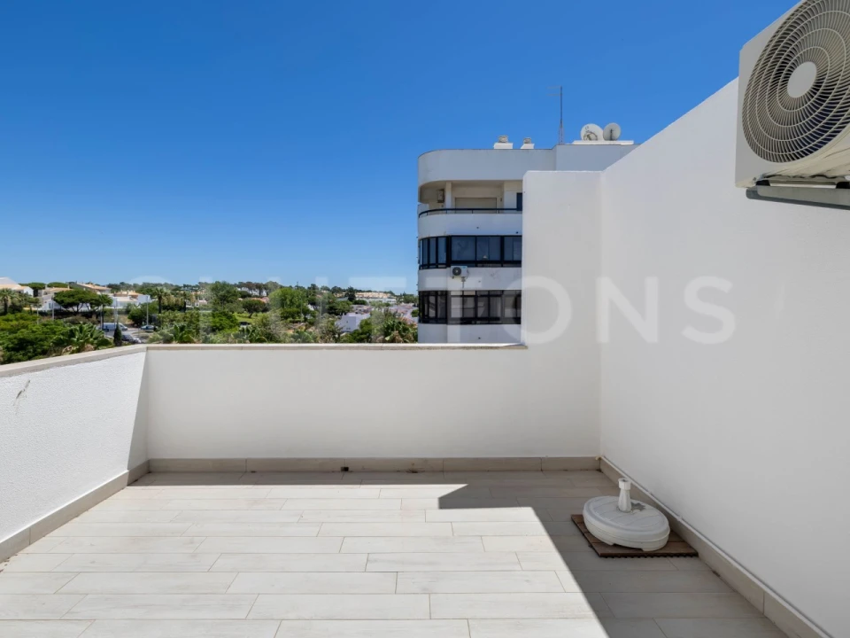 Apartamento T2 para Venda em Quarteira Foto 3