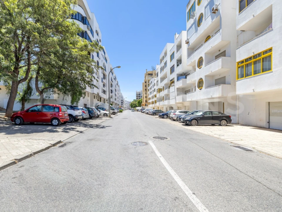Apartamento T2 para Venda em Quarteira Foto 8