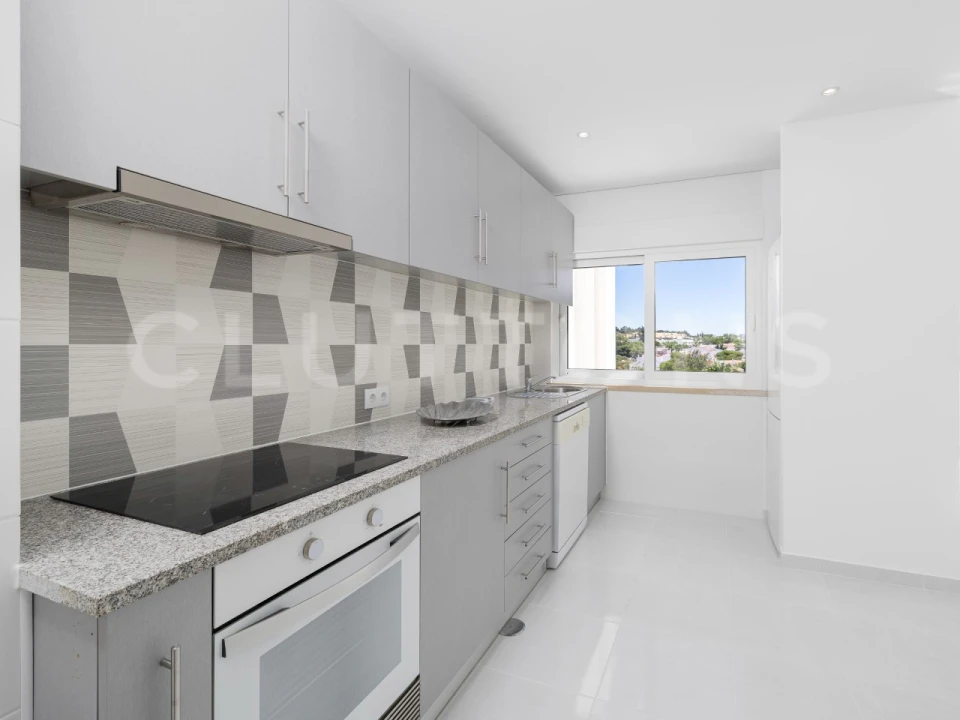 Apartamento T2 para Venda em Quarteira Foto 9