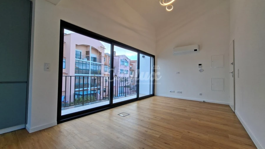 Apartamento T3 para Venda em Alcabideche Foto 4