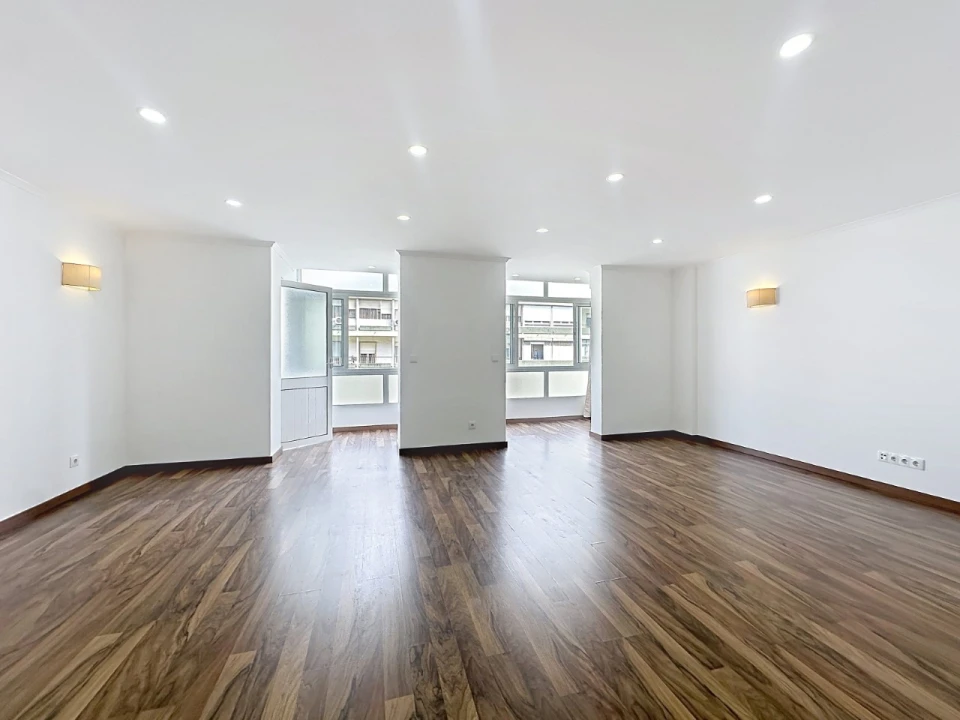 Apartamento T3 para Arrendamento em Benfica Foto 1