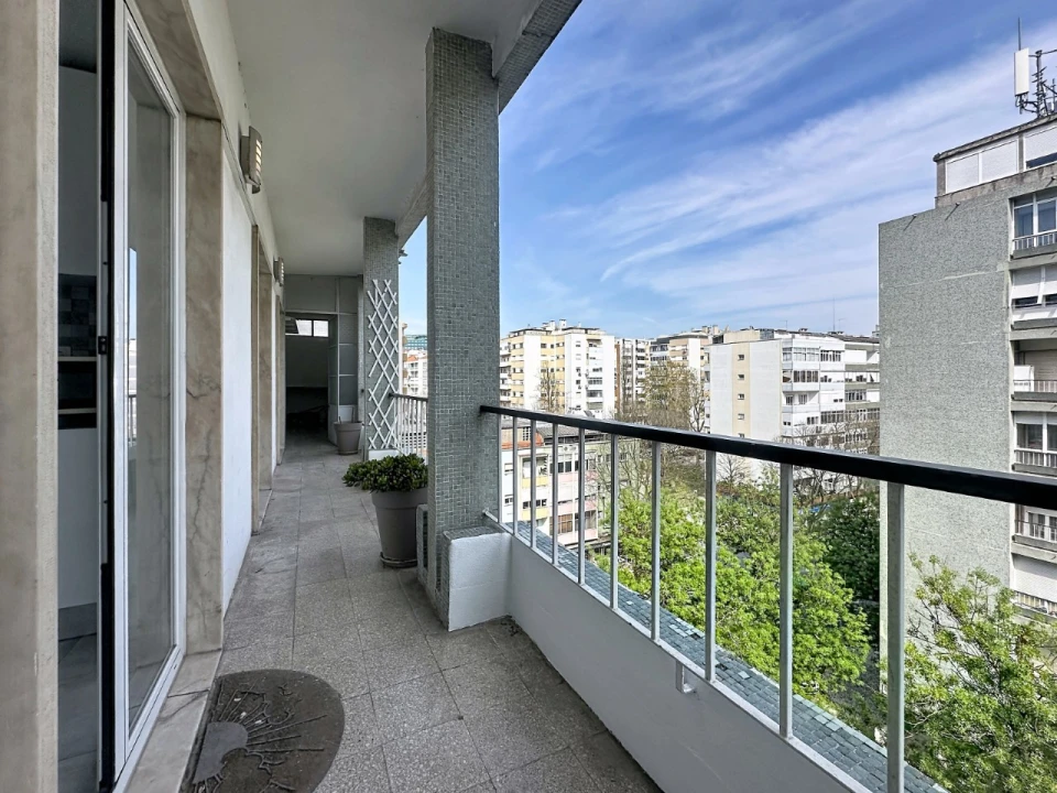 Apartamento T3 para Arrendamento em Benfica Foto 4