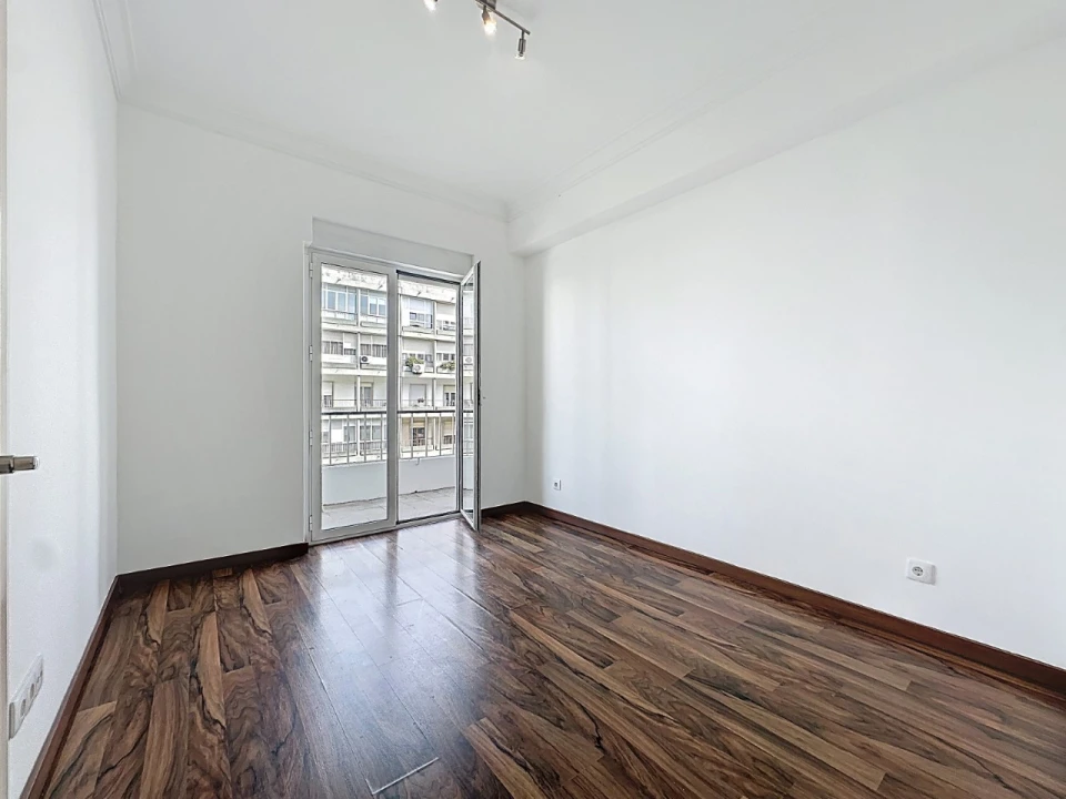 Apartamento T3 para Arrendamento em Benfica Foto 10