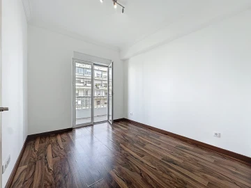 Apartamento T3 para Arrendamento em Benfica