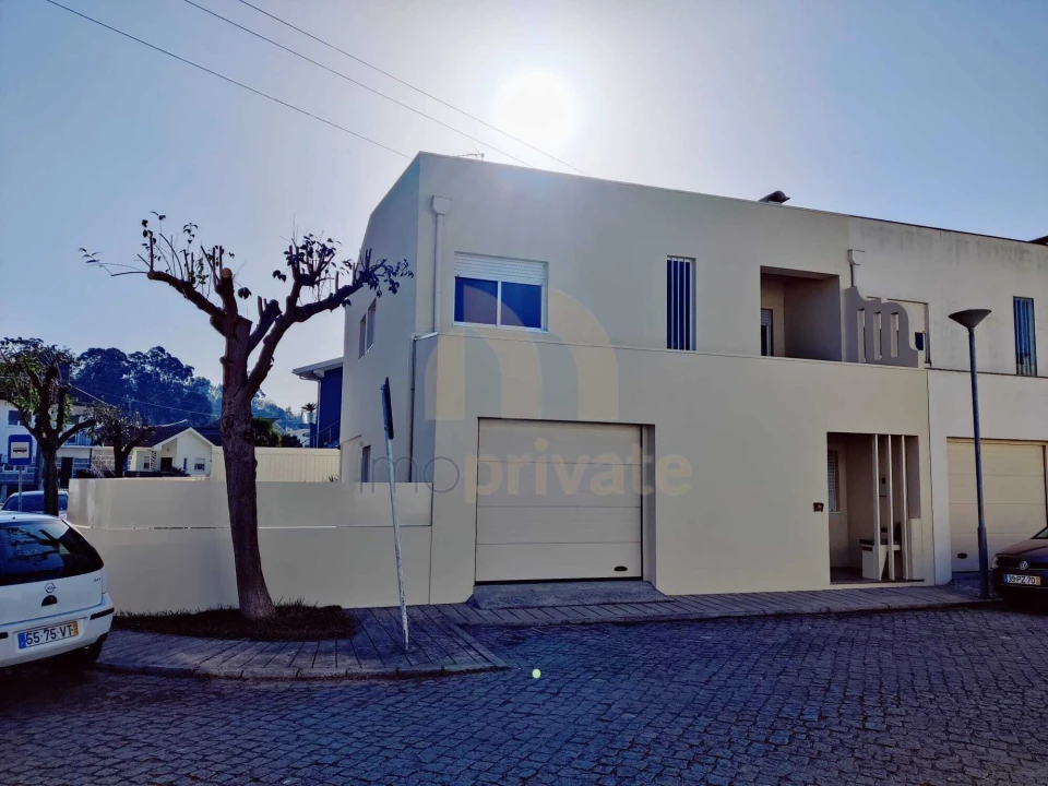 Moradia T4 para Venda em Pinheiro Foto 2