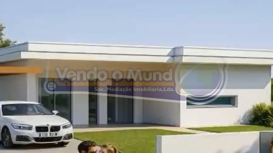 Moradia T4 para Venda em Santo Estêvão